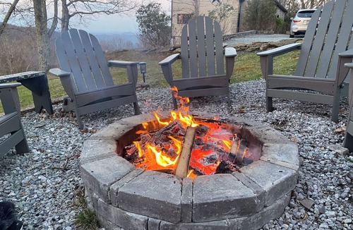 Seven Devils House | Luxury VIEWS from 4700', Hot Tub, Modern Rustic