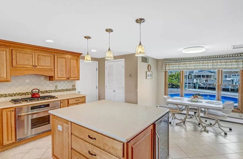 Mantoloking House | Luxury Waterfront 6 Bed 4 bath w Heated Pool, BOOK PEAK JUNE WEEKS FOR 2026 NOW!
