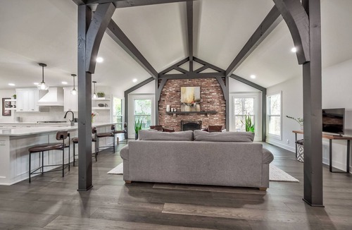 Overland Park House | Luxury World Cup Executive Oasis: Walking to England Headquarters