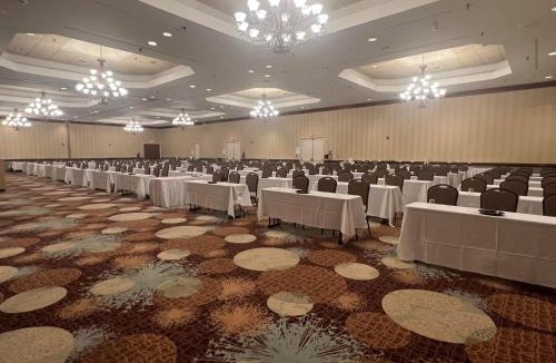 Central Business District Hotel | Lynchburg Grand Essential by IHG