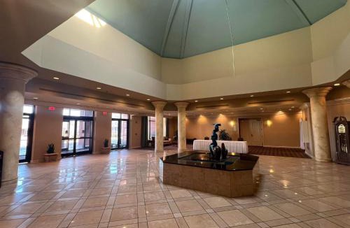 Central Business District Hotel | Lynchburg Grand Essential by IHG