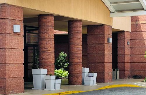 Central Business District Hotel | Lynchburg Grand Essential by IHG