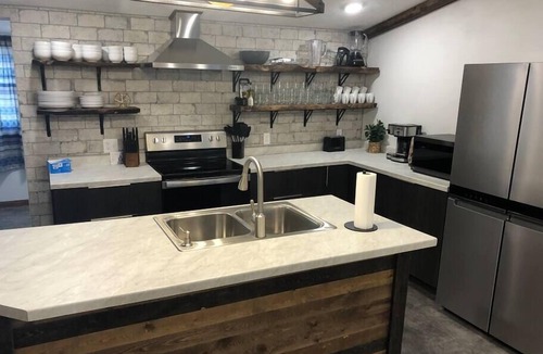 Sioux Falls House | Lyndale - Industrial Retreat Close to the Denny
