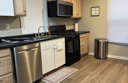 Peoria House | Madisons place, a newly remodeled duplex is 5 mins away from OSF and Carle hosp