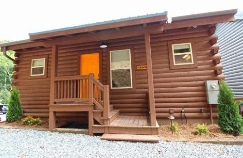 Bryson City Villa | Magical Memories Brand New Veranda Level Cabin Overlooking Pond in Heart of Bryson City