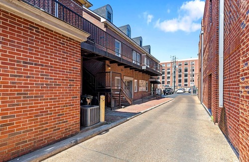Auburn Apartment | Magnolia Linen Co #8 - DISCOUNTED NO PARKING INCLUDED