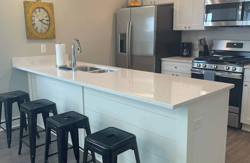Bettendorf Condo | Main Floor 2 Bedroom Condo in Bettendorf featuring king bed in master