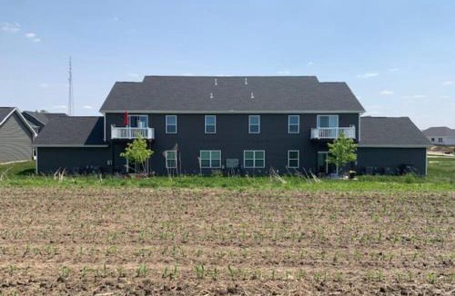 Bettendorf Apartment | Main Floor Cozy 2 Bedroom Condo in Bettendorf