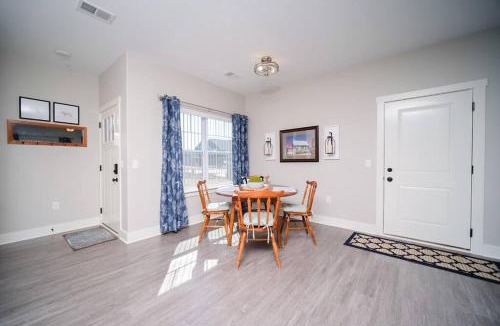 Bettendorf Apartment | Main Floor Cozy 2 Bedroom Condo in Bettendorf