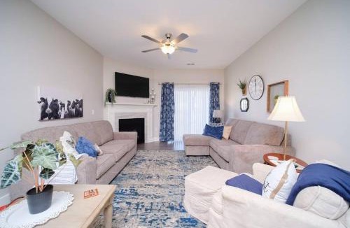 Bettendorf Apartment | Main Floor Cozy 2 Bedroom Condo in Bettendorf