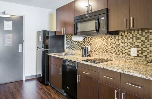 Emerson Hotel | MainStay Suites Cartersville - Emerson Lake Point