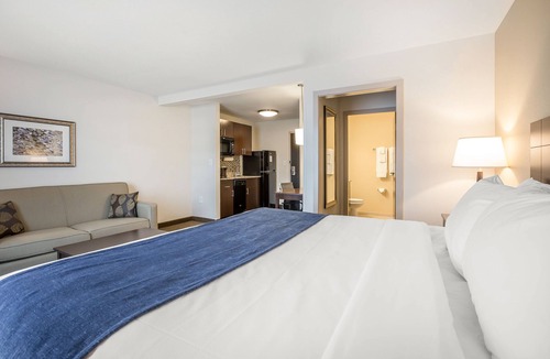 Emerson Hotel | MainStay Suites Cartersville - Emerson Lake Point