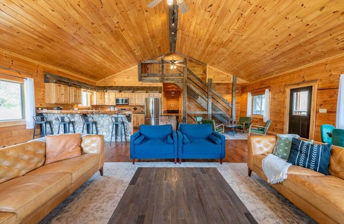 Creola Cabin | Majestic Lodge | Theater & Game Rm, Hocking Hills