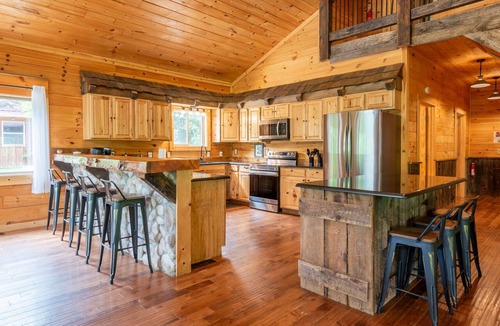 Creola Cabin | Majestic Lodge | Theater & Game Rm, Hocking Hills