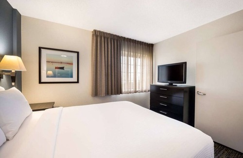 West Des Moines Hotel | Making The Best Memories Along The Way! Family Suites with Full Kitchens