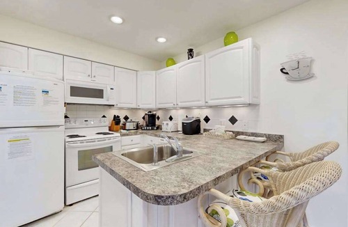 Selbyville Condo | Mallard Lakes condo w/community pool, hot tub, tennis & basketball court