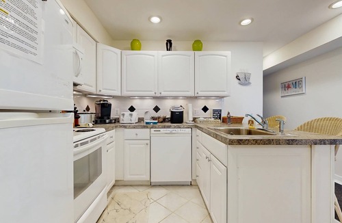 Selbyville Condo | Mallard Lakes condo w/community pool, hot tub, tennis & basketball court