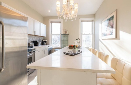Union City House | Manhattan getaway villa min to Time Square.