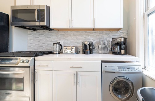 Union City House | Manhattan getaway villa min to Time Square.