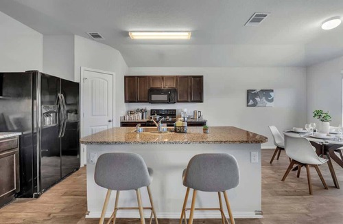 Austin House | Marbella Lane - 3BR Pristine Home in Austin TX