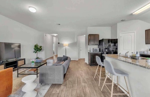 Austin House | Marbella Lane - 3BR Pristine Home in Austin TX