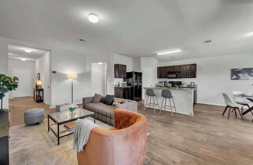 Austin House | Marbella Lane - 3BR Pristine Home in Austin TX
