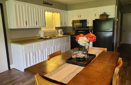 Trimble Cottage | March Discount n2 days for $300nGreat Weekend to sit by the fire.