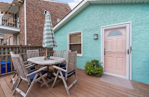 Margate City House | Margate Home with Large Outdoor Kitchen