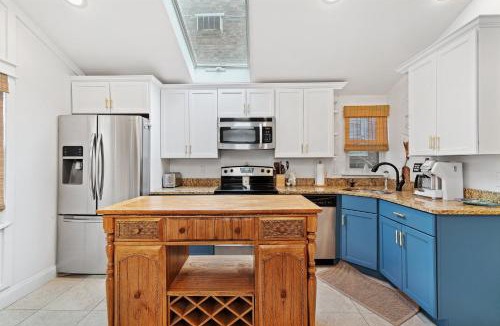 Margate City House | Margate Home with Large Outdoor Kitchen