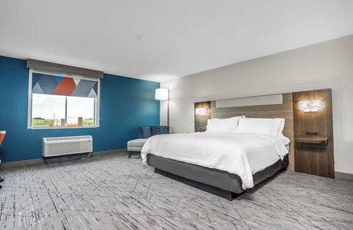 Marion Hotel | Marion Airport King Studio Breakfast Gym & Pool