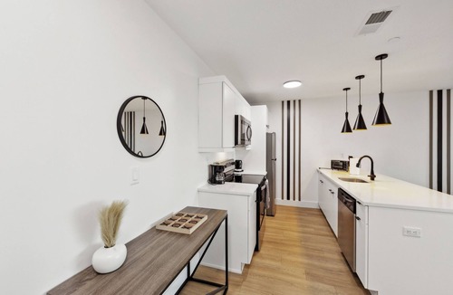 Downtown Wilmington Apartment | Market View Residence stunning 1bd Apt