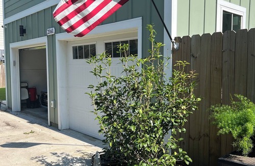 West Ashley House | Marsh-View Retreat w/Hot Tub I Golf Cart Friendly I 15 Min to Dwntown Charleston