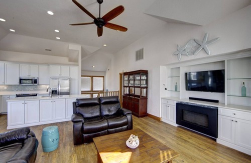 Monteray Shores House | MarshMellow: Corolla Soundside Oasis, Premium Amenities, Minutes to Wild Horses!