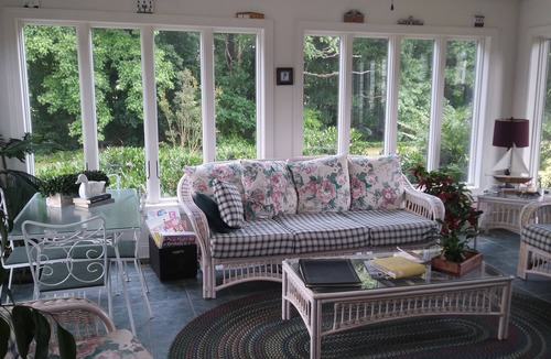 Secretary Bed & Breakfast | Marvel's on the Creek