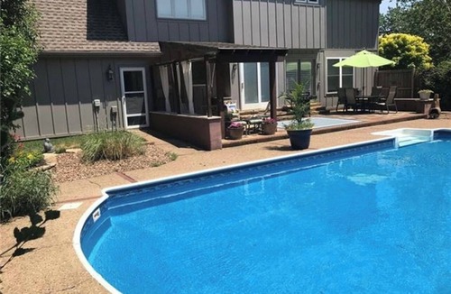 Lenexa House | Marvelous 4-bedroom house with Pool in lovely Lenexa World Cup Ready