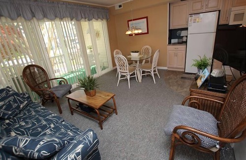 Rehoboth Beach Apartment | Maryland Gardens Unit 17B- Ocean Block Condo in North Rehoboth