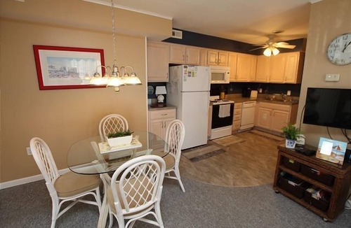 Rehoboth Beach Apartment | Maryland Gardens Unit 17B- Ocean Block Condo in North Rehoboth