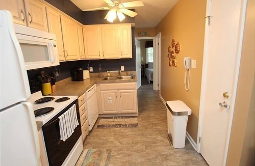 Rehoboth Beach Apartment | Maryland Gardens Unit 17B- Ocean Block Condo in North Rehoboth