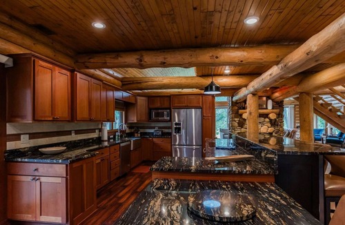 Fenton House | Massive Private Family Log Cabin Lodge: Pool, Pickleball-Fun for All! 100+ acres