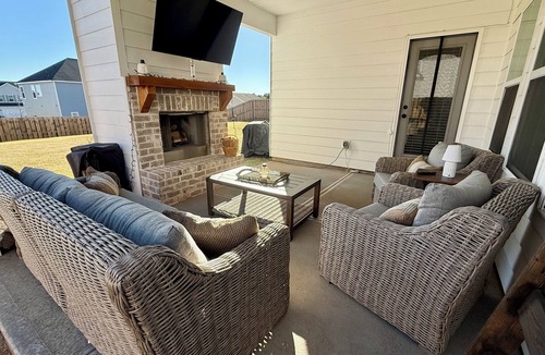 North Augusta House | Masters Luxury Stay Fireplace, Patio & Wine Bar