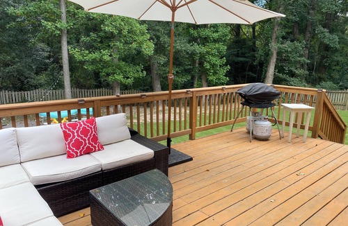 Montclair House | Masters Rental 5br 3.5ba; Less than 4mi from Augusta National with putting green