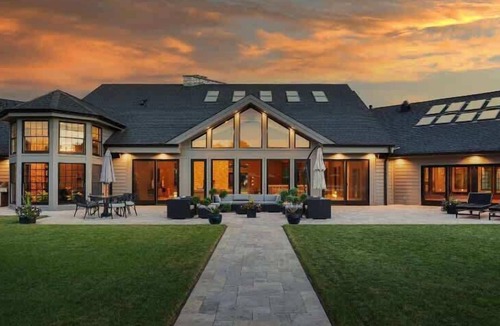 Wall Villa | Mattaccino by Rove Travel | Estate with Pool & Spa