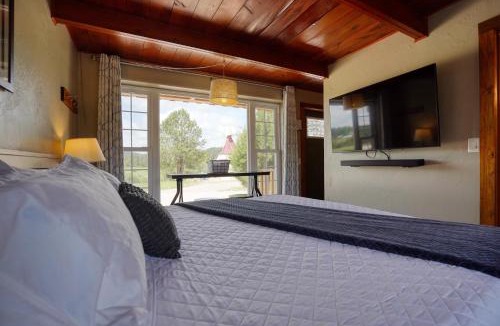Hot Springs House | Meadow Cabin at Highland Meadows - Secluded Getaway