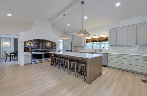 Elizabethtown House | Meadowview Lodge | Sleeps 20 | Peaceful country escape