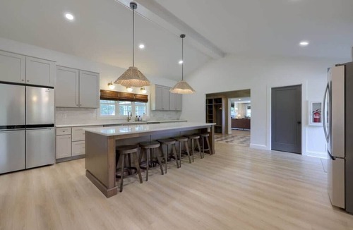 Elizabethtown House | Meadowview Lodge | Sleeps 20 | Peaceful country escape
