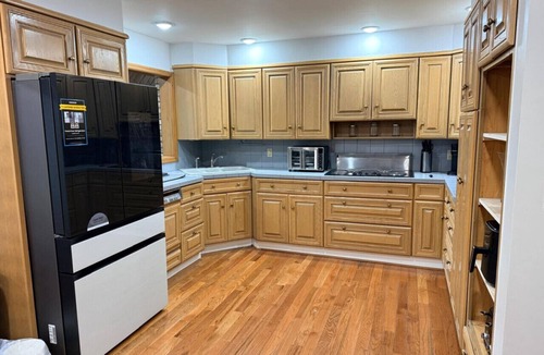 Constable Hook Apartment | Mega Mansion! 6BR-3.5BA | NYC | MetLife | Parking