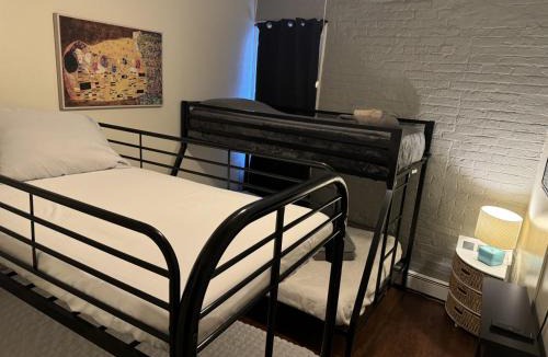 Union City Apartment | Mega Stunning Skyline View - APT 4-5 Combination - 6 Bedroom - Sleeps 25 - 15 mins to NYC