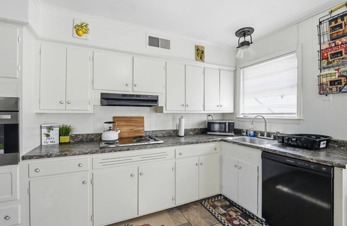Whitehaven House | Memphis Stay Near Graceland-Sleeps 10