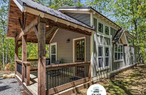 Menlo House | Menlo GA Tiny Home Experience! Beautiful Drive