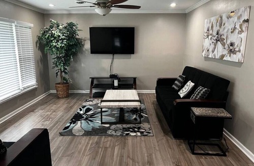 Newark Apartment | Mercer Drive · Modern 3-bedroom ranch house.